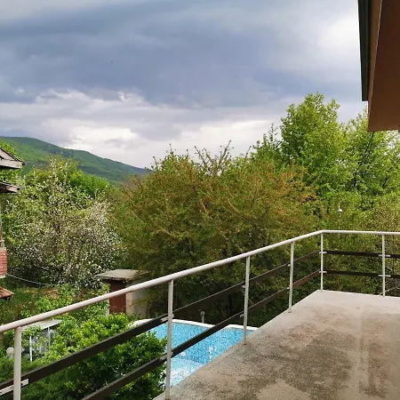 Aqua בית הארחה 2*