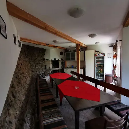 Aqua בית הארחה 2*