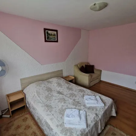 Aqua בית הארחה 2*