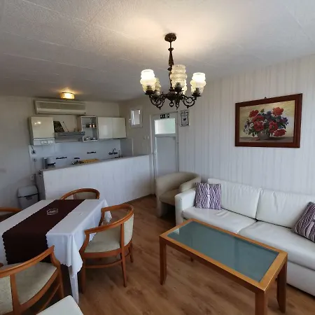 Aqua بيت ضيافة 2*