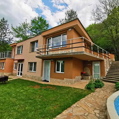 Aqua ゲストハウス