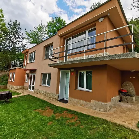 Aqua ゲストハウス 2*