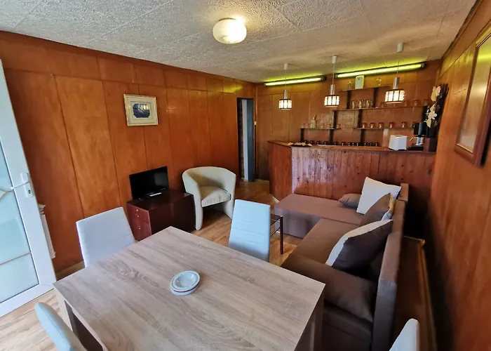 Къща за гости Aqua 2*